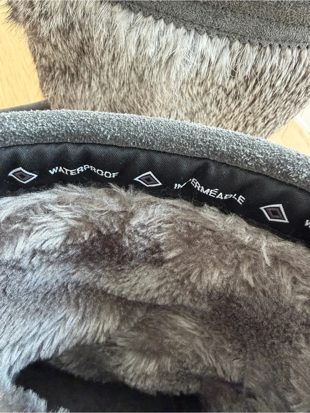 Manitobah Mukluks half mukluk women's 8 / men's 6 waterproof real fur charcoal
